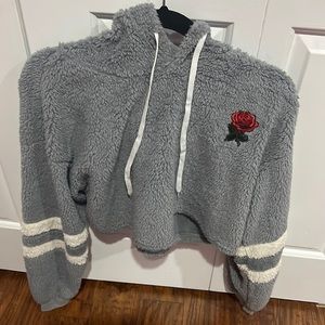 Super cute cropped fleece sweatshirt!!